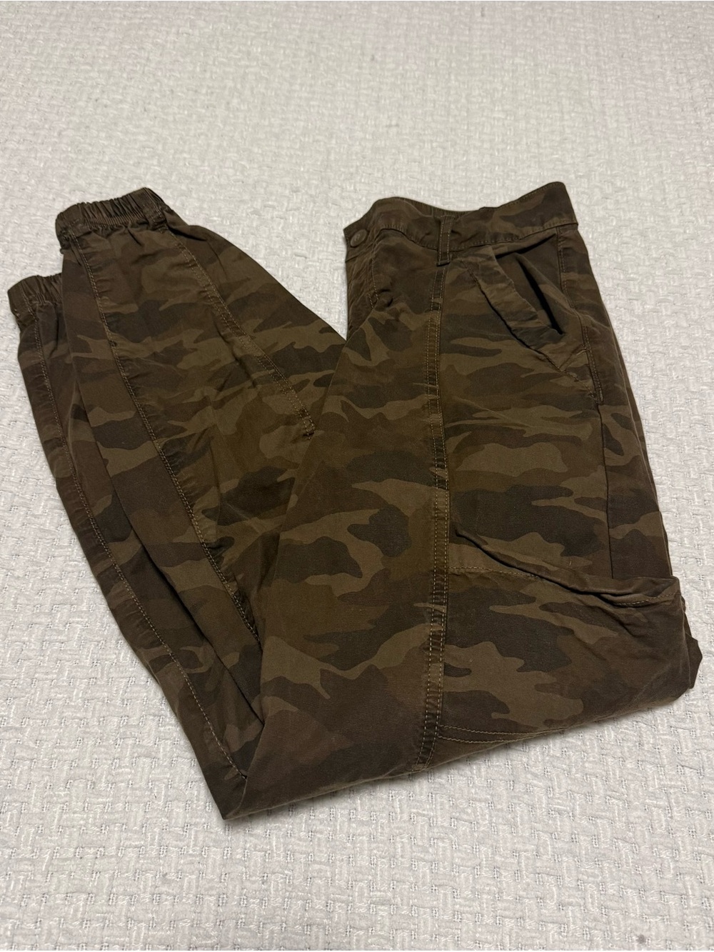 American Eagle baggy camo jogger style jeans. Women’s size 2